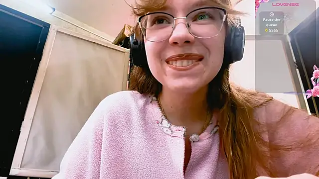 Snapshot of LouettaTornese chatting on 28, 11, 2025 LouettaTornese online show from 28, 11, 2025