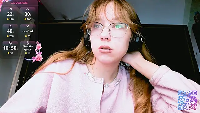 Snapshot of LouettaTornese chatting on 30, 11, 2025 LouettaTornese online show from 30, 11, 2025