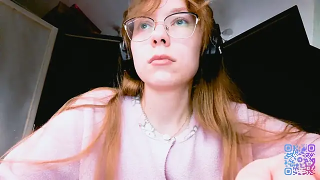 Snapshot of LouettaTornese chatting on 29, 11, 2025 LouettaTornese online show from 29, 11, 2025