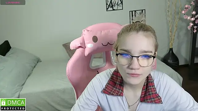 Megan Lora online show from 15, 1, 2026