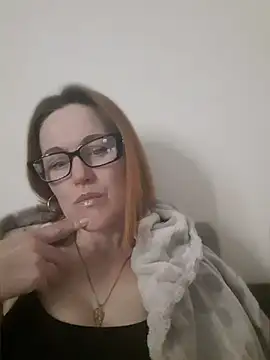 Snapshot of LanaOlbenst chatting on 7, 5, 2026 LanaOlbenst online show from 7, 5, 2026