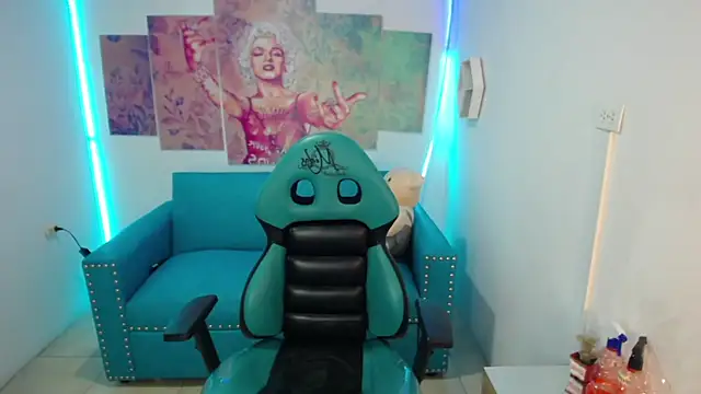 Snapshot of emmily_m1_ chatting on 30, 11, 2025 emmily m1 online show from 30, 11, 2025