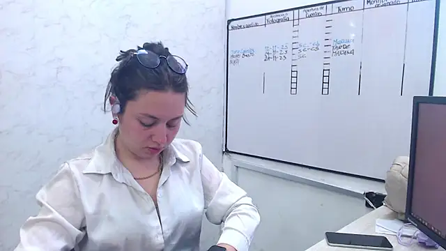 Snapshot of Alice_Sinclair_ chatting on 24, 11, 2025 Alice Sinclair online show from 24, 11, 2025