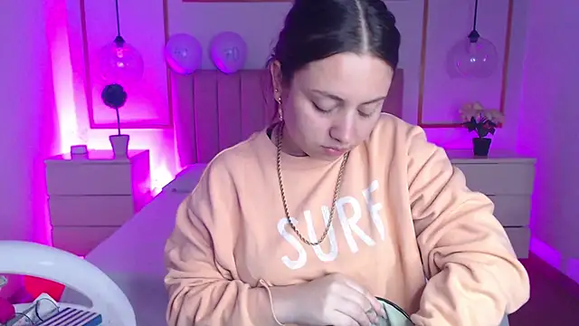 Snapshot of Alice_Sinclair_ chatting on 25, 11, 2025 Alice Sinclair online show from 25, 11, 2025