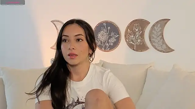 IsabellaSandoval online show from 18, 4, 2026