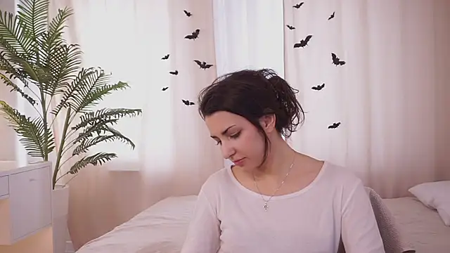 Snapshot of DovieMascall chatting on 21, 11, 2025 DovieMascall online show from 21, 11, 2025