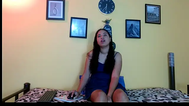 Snapshot of angel18evil chatting on 25, 11, 2025 angel18evil online show from 25, 11, 2025