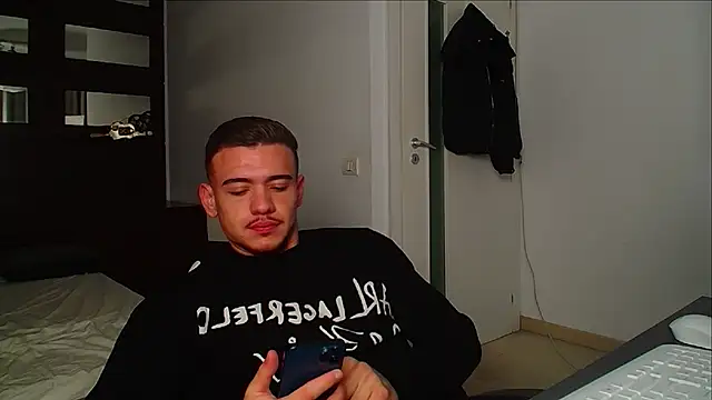 Snapshot of ElijahThorne chatting on 1, 12, 2025 ElijahThorne online show from 1, 12, 2025