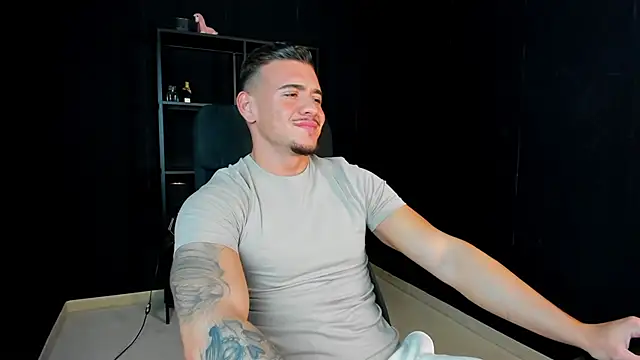 Snapshot of ElijahThorne chatting on 15, 4, 2026 ElijahThorne online show from 15, 4, 2026