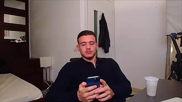 Snapshot of ElijahThorne chatting on 24, 11, 2025 ElijahThorne online show from 24, 11, 2025