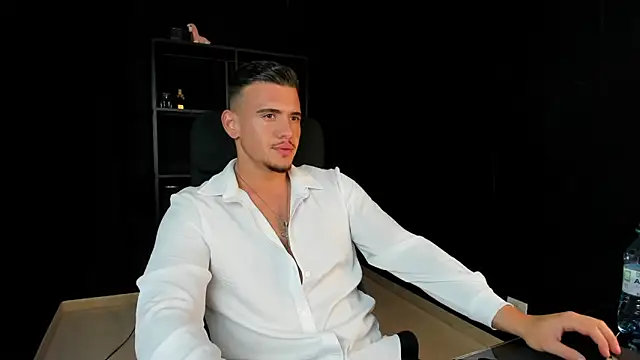 Snapshot of ElijahThorne chatting on 10, 4, 2026 ElijahThorne online show from 10, 4, 2026