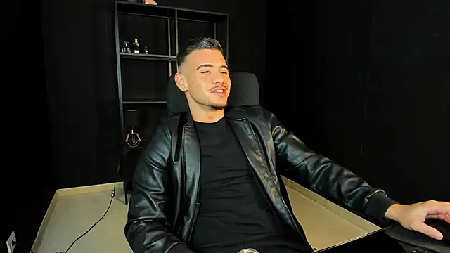 Snapshot of ElijahThorne chatting on 16, 4, 2026 ElijahThorne online show from 16, 4, 2026