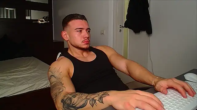 Snapshot of ElijahThorne chatting on 28, 11, 2025 ElijahThorne online show from 28, 11, 2025