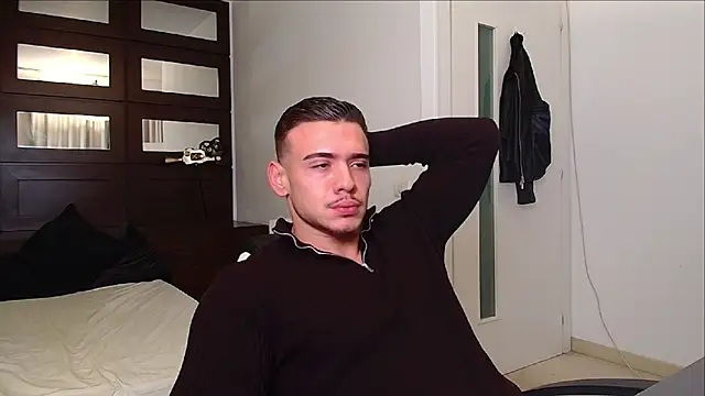 Snapshot of ElijahThorne chatting on 23, 11, 2025 ElijahThorne online show from 23, 11, 2025