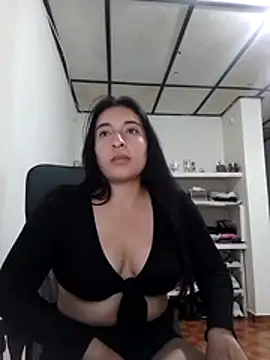 kira-stormm online show from 19, 5, 2026