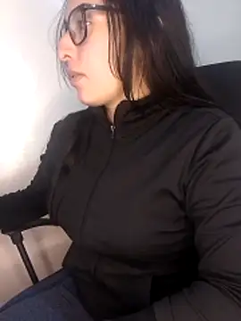 kira-stormm online show from 25, 5, 2026