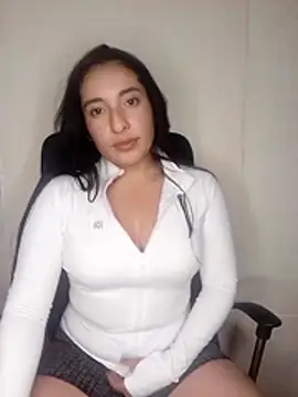 kira-stormm online show from 28, 3, 2026