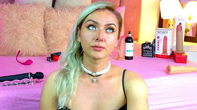 Lunitaa Diva online show from 10, 2, 2026