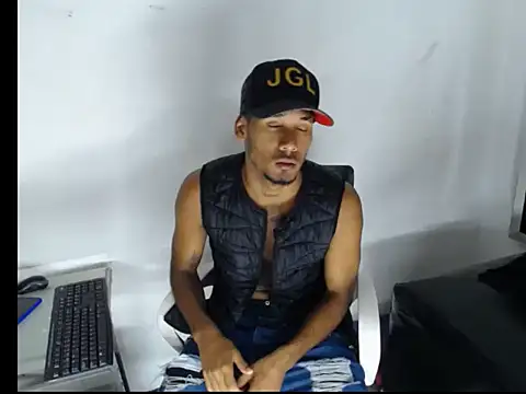 Straight latinX online show from 28, 11, 2025