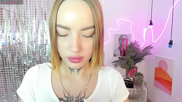 MarquiseMuse online show from 2, 12, 2025