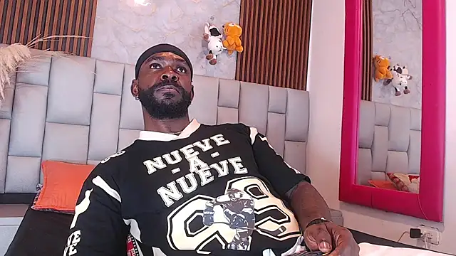 Snapshot of BlackEmperador chatting on 18, 12, 2025 BlackEmperador online show from 18, 12, 2025