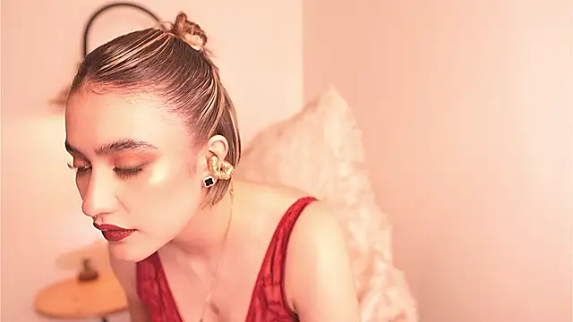 Mackenzie Lia online show from 14, 2, 2026