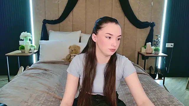 Amber Bond online show from 3, 2, 2026