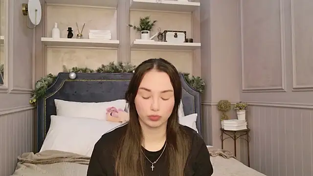 Amber Bond online show from 13, 1, 2026