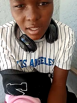 VirginPrincess06 online show from 20, 12, 2025