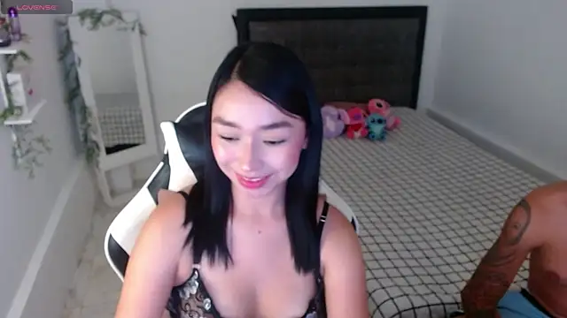 Ariel Laurentt online show from 3, 7, 2026