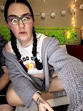 LaylaLucis online show from 10, 4, 2026