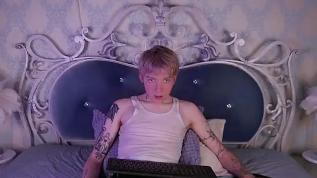 Snapshot of TRAVIS_CLAS chatting on 28, 11, 2025 TRAVIS CLAS online show from 28, 11, 2025