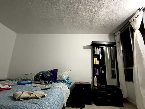 Snapshot of LyaRose chatting on 28, 11, 2025 LyaRose online show from 28, 11, 2025