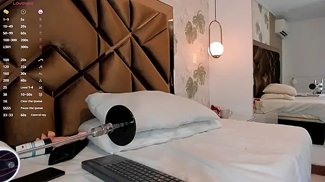 Alexa-Lynx online show from 10, 4, 2026