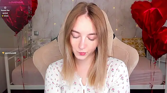 Shy Polly online show from 25, 2, 2026