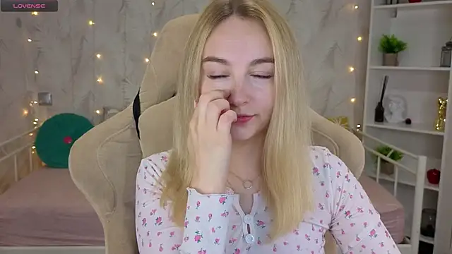 Shy Polly online show from 17, 7, 2026