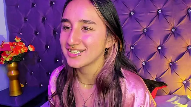 CharlotteStuart online show from 5, 4, 2026