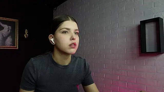 Sierra Maddison online show from 4, 12, 2025