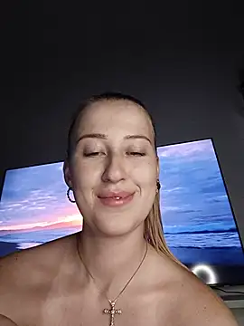 Snapshot of Susiee_Redd chatting on 22, 6, 2026 Susiee Redd online show from 22, 6, 2026