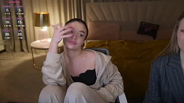 Charlotte Dreams online show from 4, 2, 2026