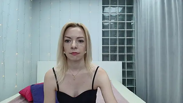 Snapshot of Brightly_Heizer chatting on 5, 5, 2026 Brightly Heizer online show from 5, 5, 2026