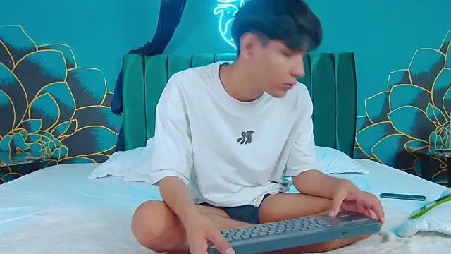 Snapshot of Liam_Sinclair chatting on 4, 2, 2026 Liam Sinclair online show from 4, 2, 2026