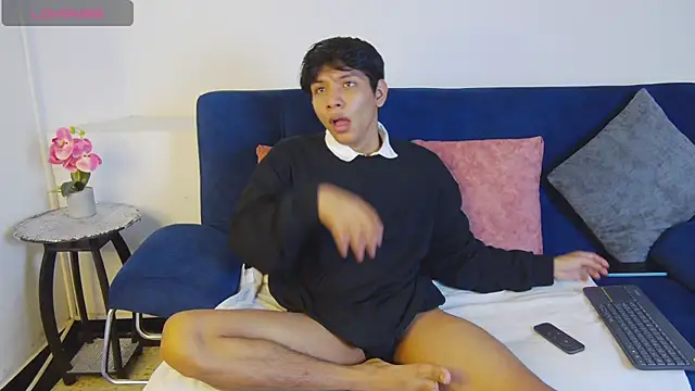 Snapshot of Liam_Sinclair chatting on 25, 11, 2025 Liam Sinclair online show from 25, 11, 2025