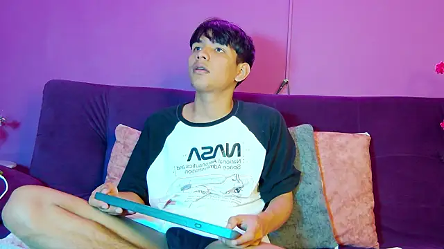 Snapshot of Liam_Sinclair chatting on 9, 2, 2026 Liam Sinclair online show from 9, 2, 2026