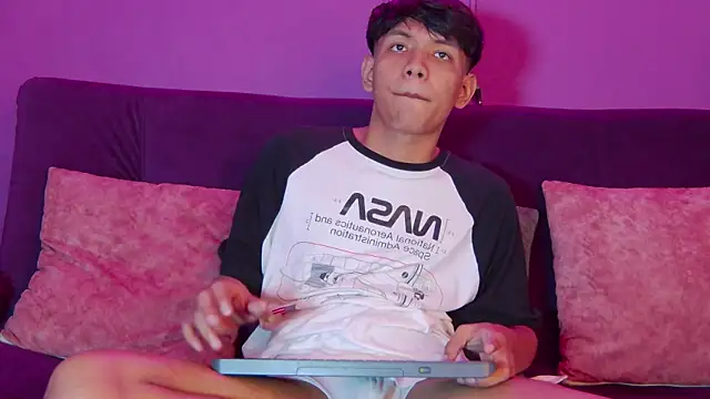 Snapshot of Liam_Sinclair chatting on 15, 1, 2026 Liam Sinclair online show from 15, 1, 2026