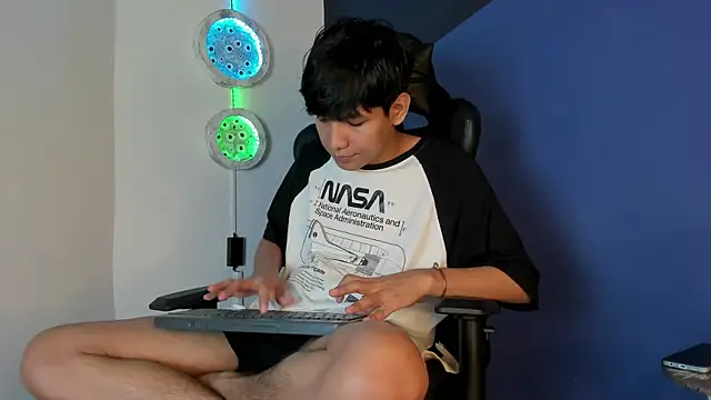 Snapshot of Liam_Sinclair chatting on 8, 1, 2026 Liam Sinclair online show from 8, 1, 2026