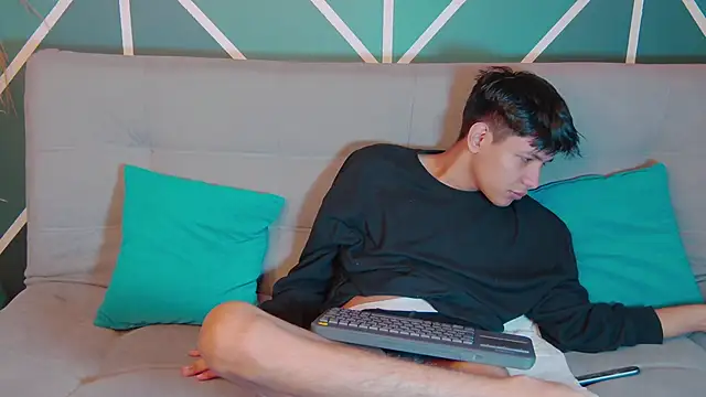 Snapshot of Liam_Sinclair chatting on 19, 12, 2025 Liam Sinclair online show from 19, 12, 2025