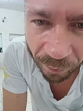 RobertoLuiz84 online show from 8, 5, 2026