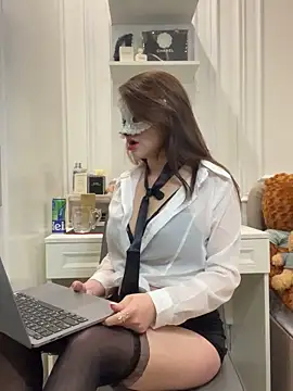 Queen-of-Love online show from 12, 4, 2026