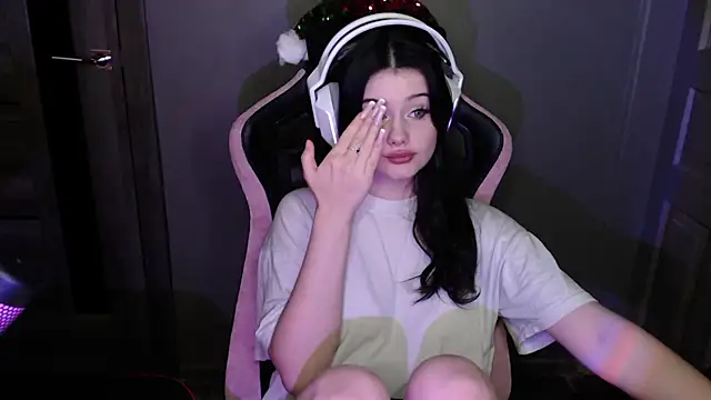 Snapshot of Moon_raven chatting on 8, 1, 2026 Moon raven online show from 8, 1, 2026